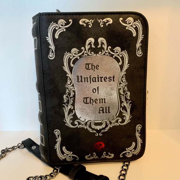 Rare Disney Snow White Evil Queen Book Purse - Picture 1 of 9